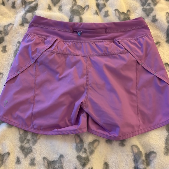 Ivivva workout shorts in light purple. Size 14 - Picture 2 of 7